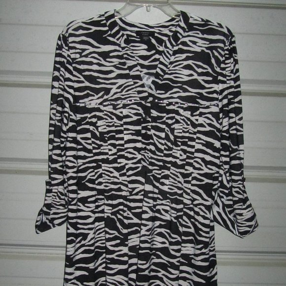 1X Plus Size Womens Black/white zebra print blouse top shirt stretchy dressy! - Picture 2 of 3
